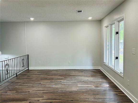 3rd image of 24 Mellor Ln