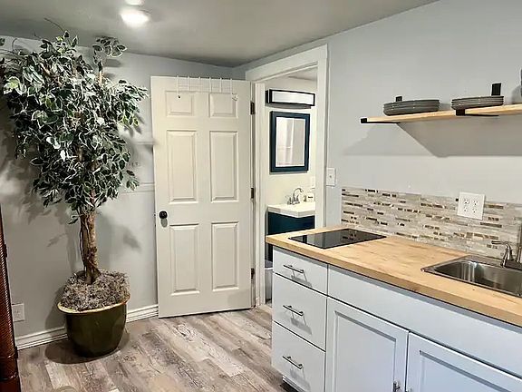 4th image of 104 W Bobe St #3
