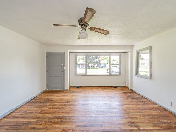 4th image of 1701 Castle Hills Dr