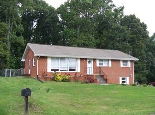 218 Oak St, Mount Carmel, TN 37645