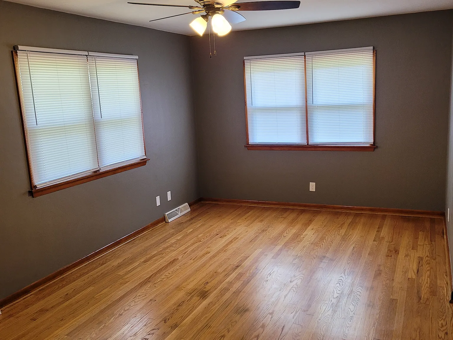 4 bed, 1920 sqft, $1,900 — Photo 2