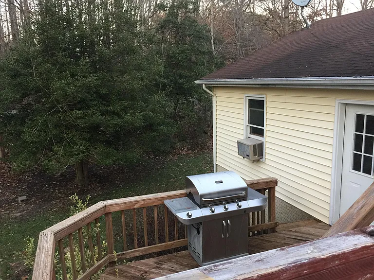 10114 Tyler Ct — Photo 6