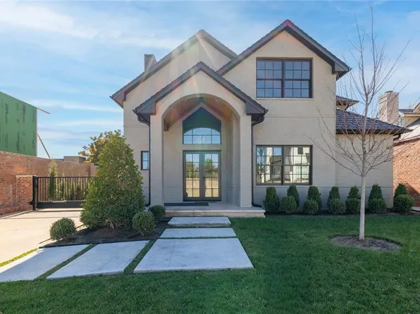 1108 Cumberland Ct, Nichols Hills, OK 73116