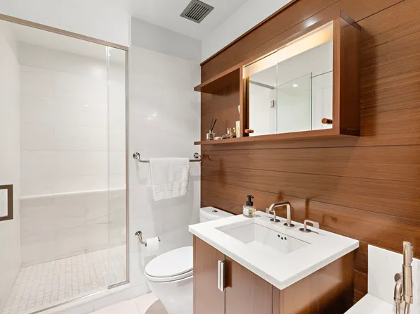 60 Riverside Boulevard image 8 of 11