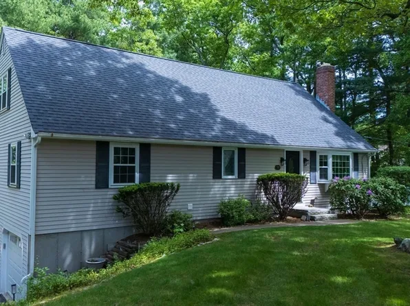 77 Oxbow Dr, Wrentham, MA 02093
