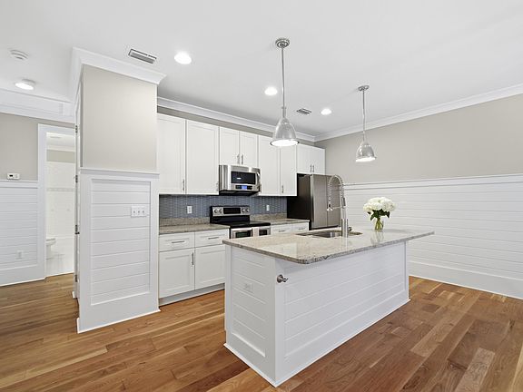 4th image of 37 4th St