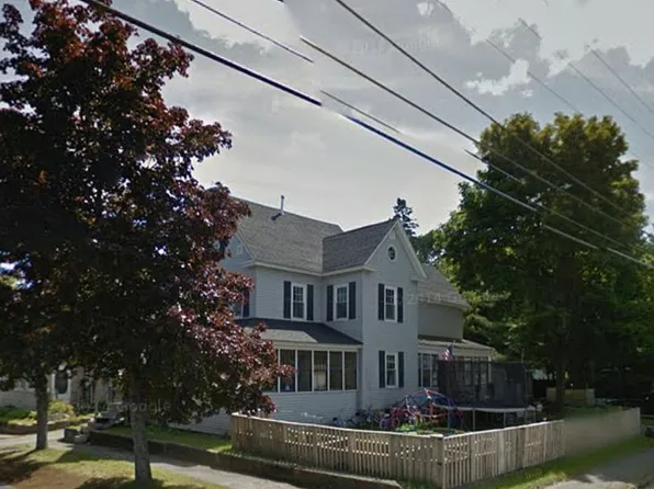 104 Lincoln St, Millinocket, ME 04462