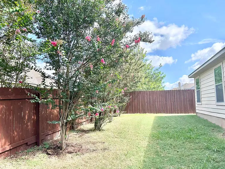 1104 Valerie Cv — Photo 27