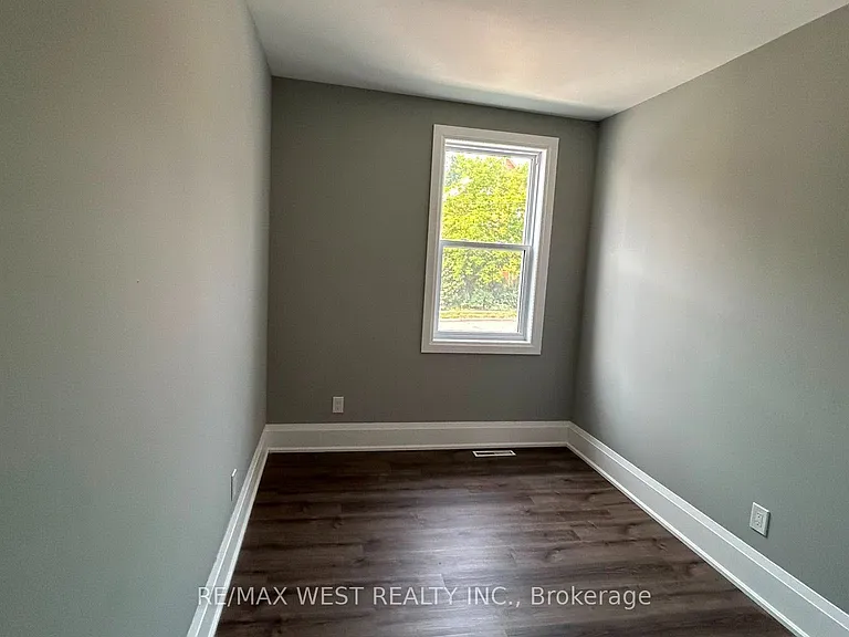 16 Albert St N #1 — Photo 7