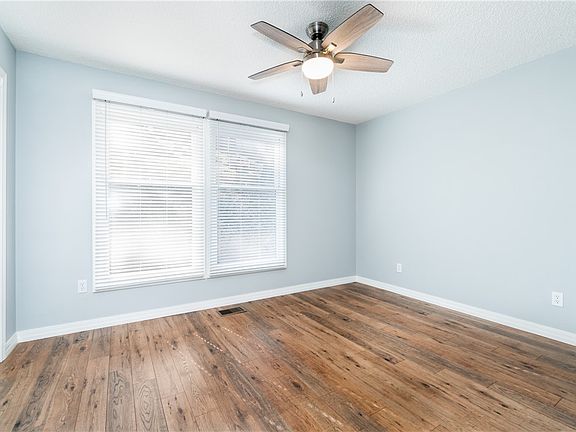 5th image of 16 Annette Ln