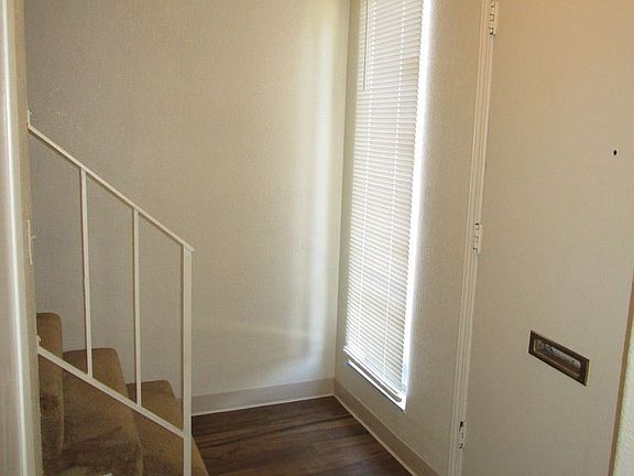 3rd image of 39 El Basset Ct