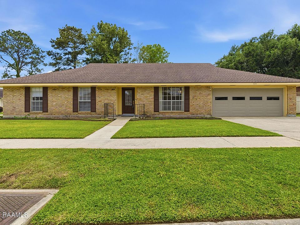 1st image of 206 Persimmon Pl