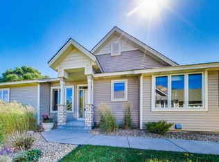 8811 Stonebrooke Ct, Woodbury, MN 55125