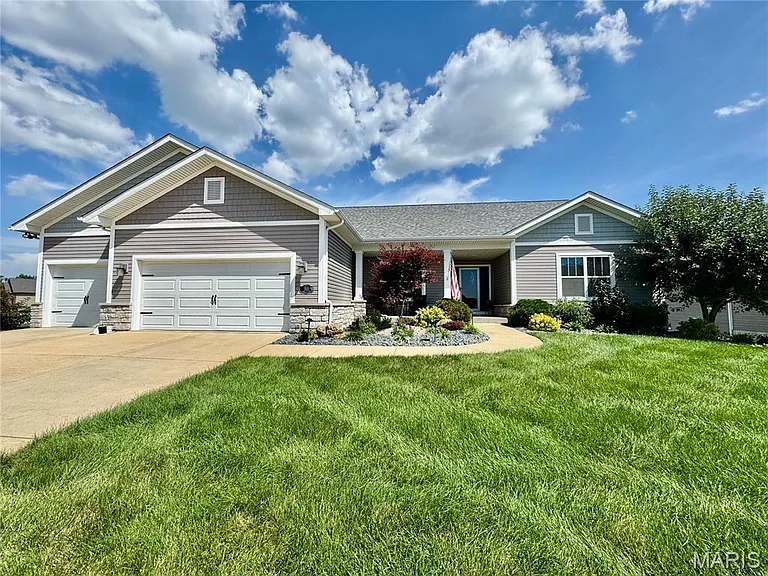 501 Lake Vista Way — Photo 1