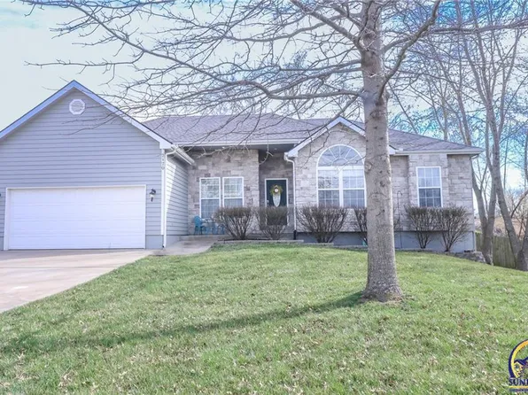 2170 Rock Creek Dr, Tonganoxie, KS 66086