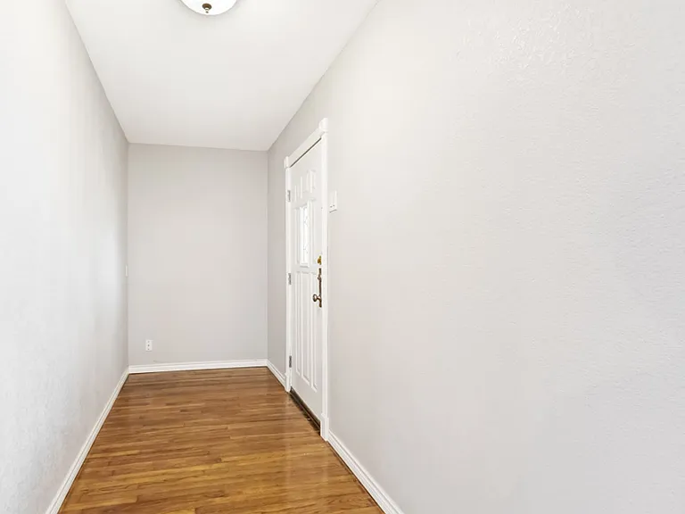 704 Curtiss Ave — Photo 3