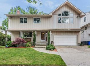 18 Lafayette Dr, Woodmere, NY 11598