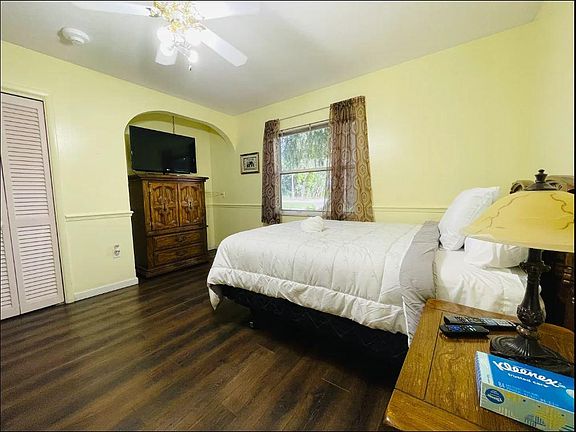 3rd image of 207 W College Ave