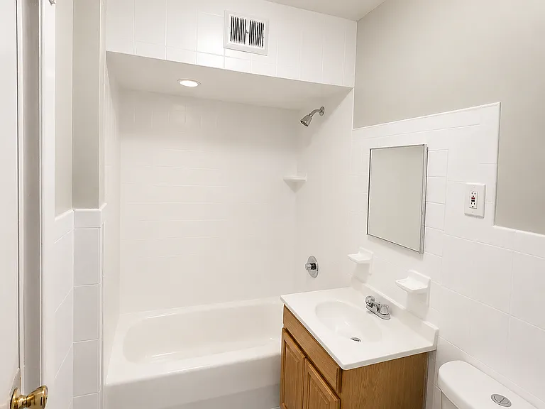 76 N 9th St #1 — Photo 2