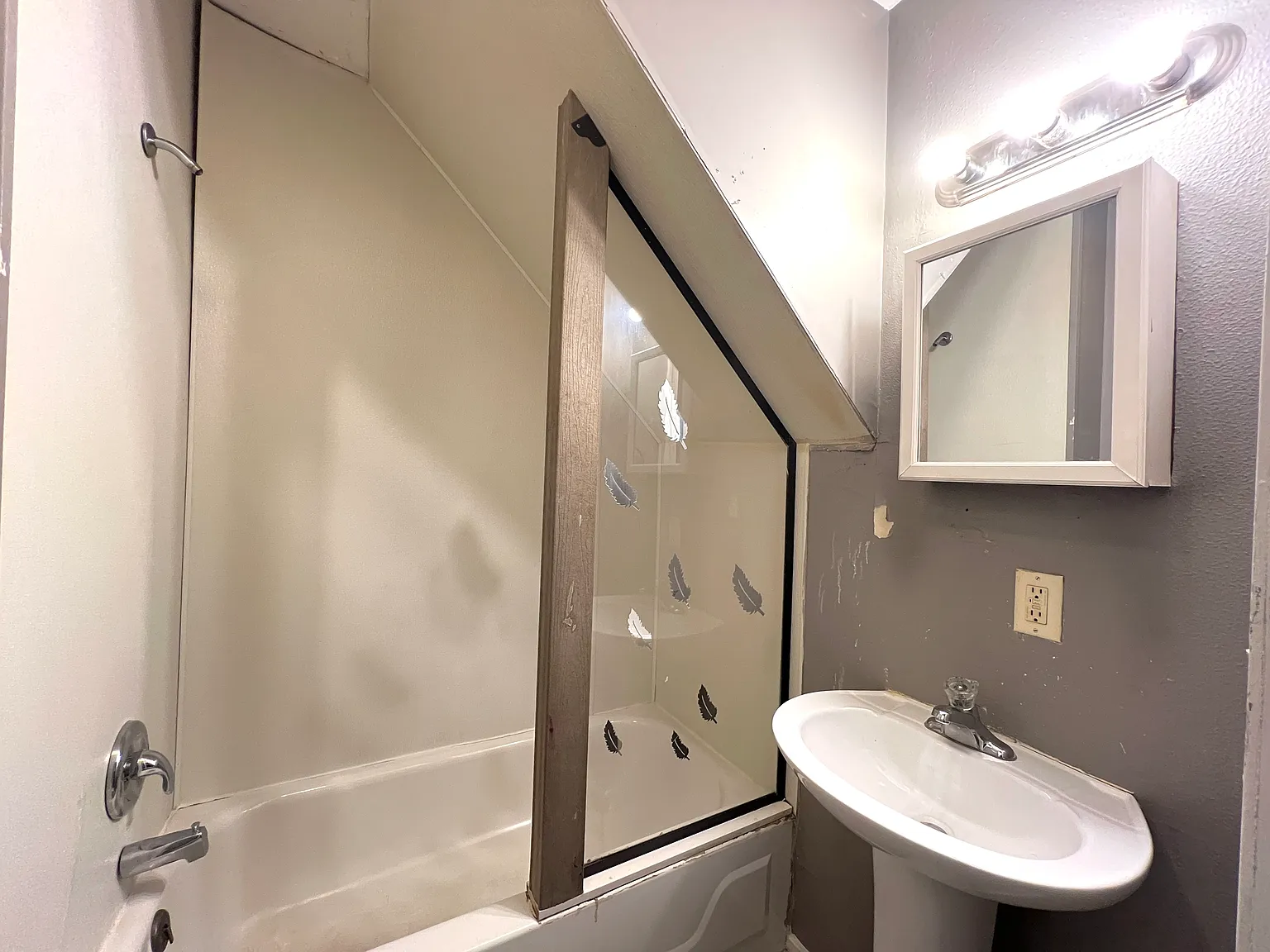 2546 Lexington St — Photo 3