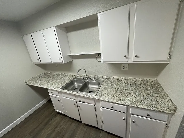 642 Morningview Dr — Photo 3