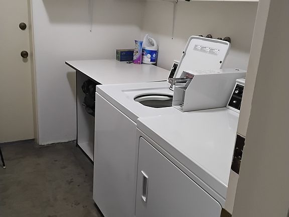 2nd image of 266 S Oak Knoll Ave APT 1