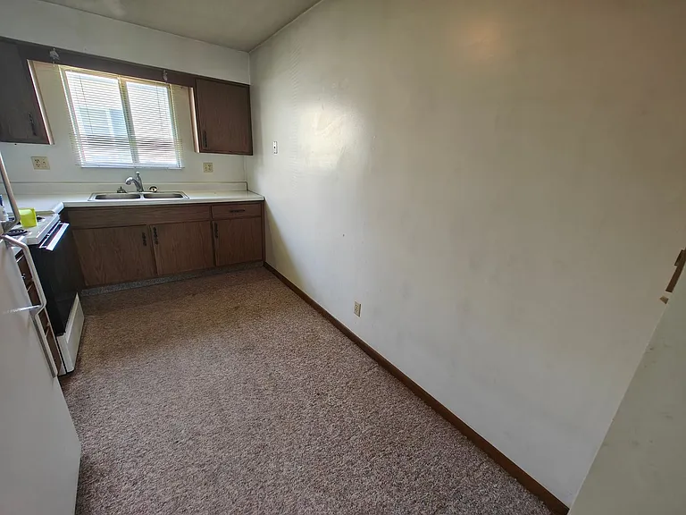 321-1 E Mechanic St — Photo 2