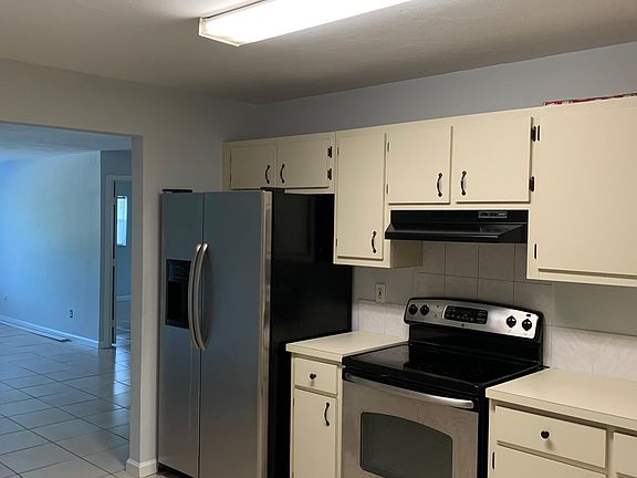 3rd image of 5141 28th St SW