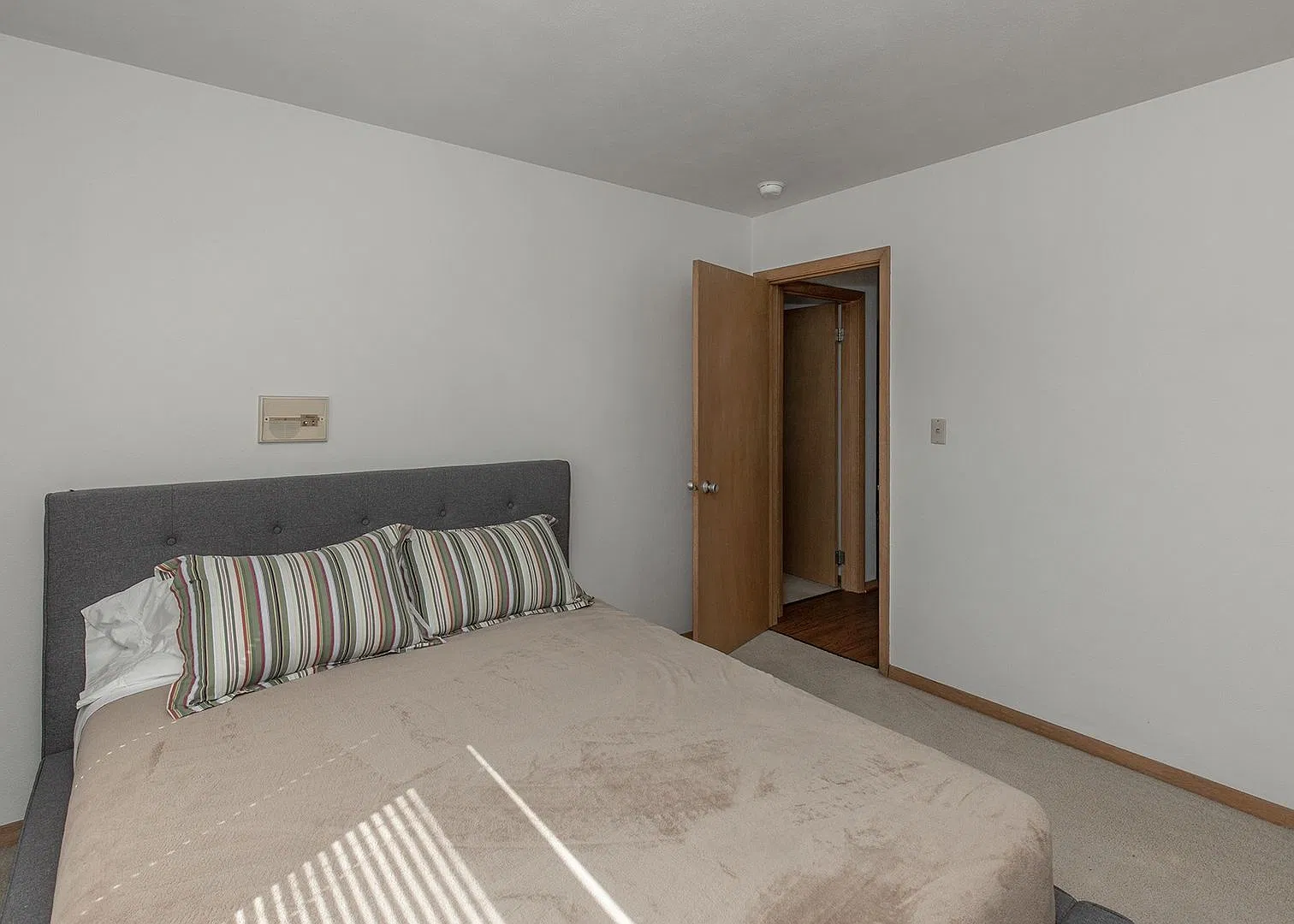 Eastridge Villa Apartments — Photo 3