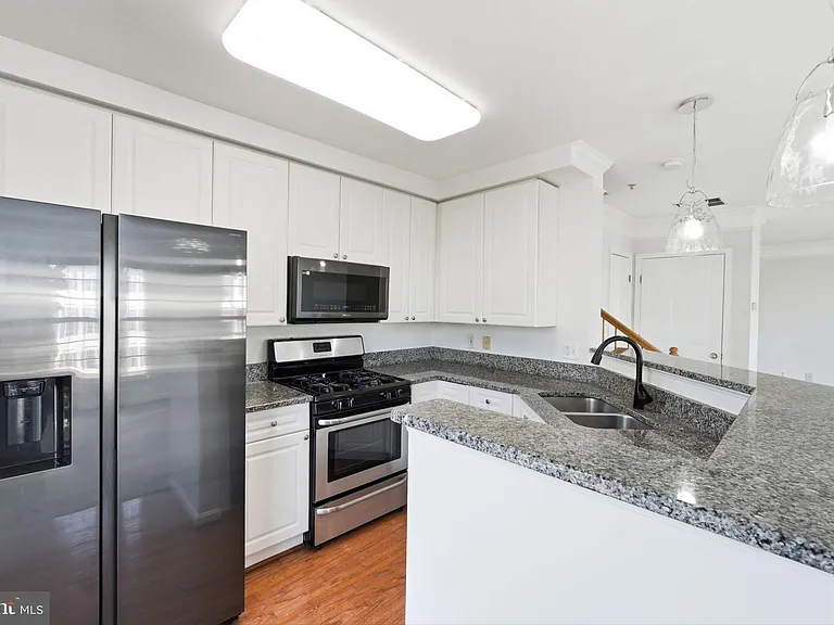 2489 Quick St #304 — Photo 9