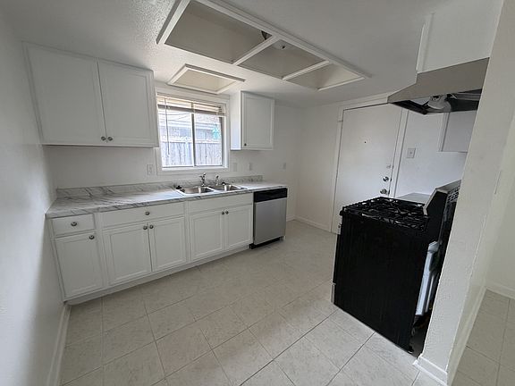 2nd image of 3020 Lourdes St