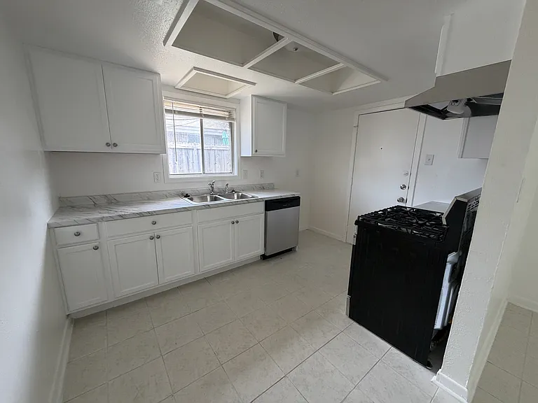 3020 Lourdes St — Photo 2