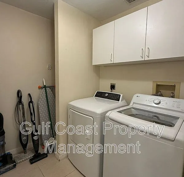 3185 Clifford St — Photo 54