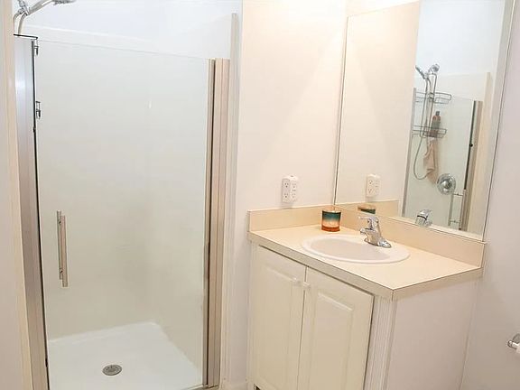 4th image of 607 Prestwick Dr #2