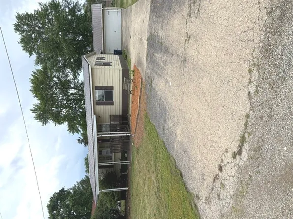 136 N Washington St, Sheffield, IL 61361