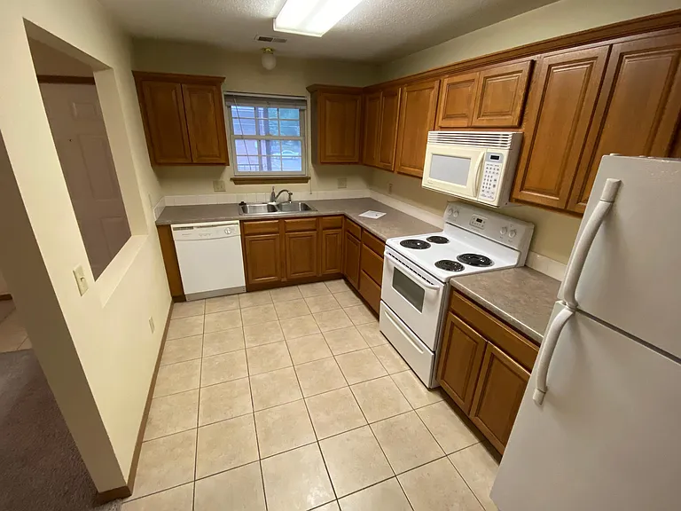 1118 Vattier St #8 — Photo 3