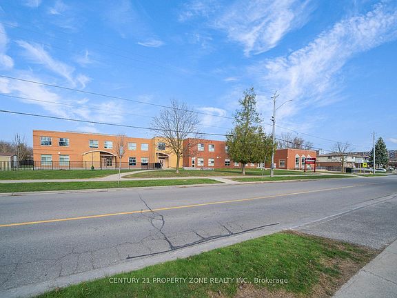 4th image of 936 Glen St #411