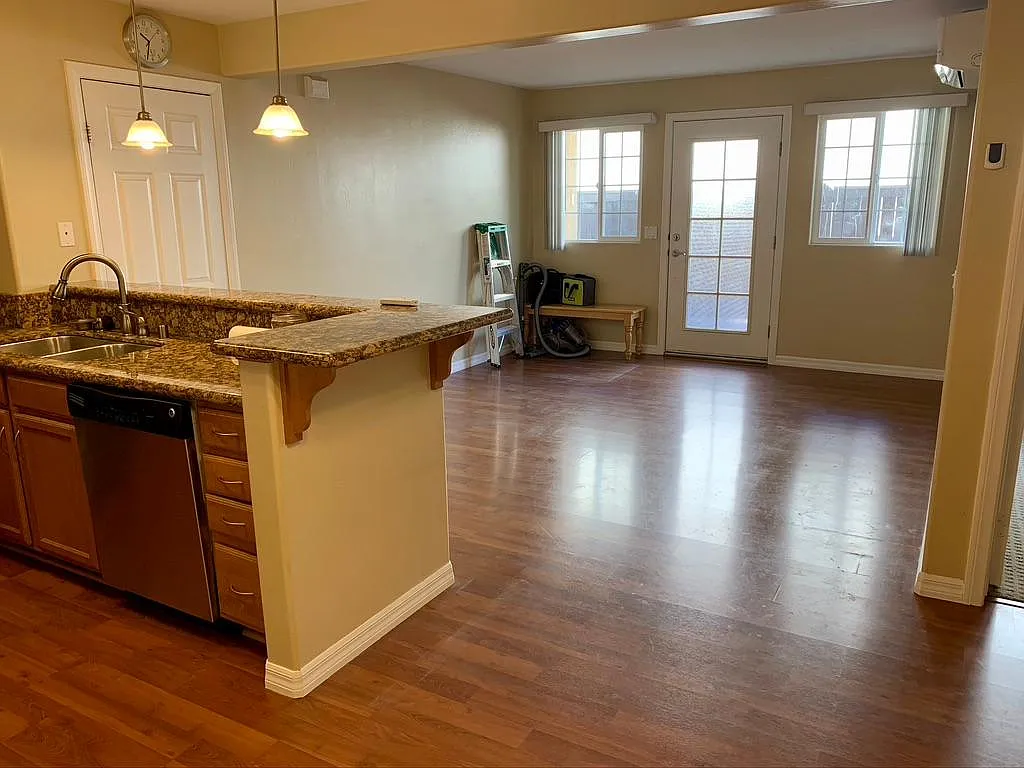 5252 Balboa Arms Dr — Photo 4
