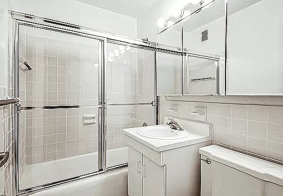 4th image of 304 E 45th St #7A