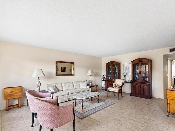 4th image of 214 Wellington Cir #L-2140