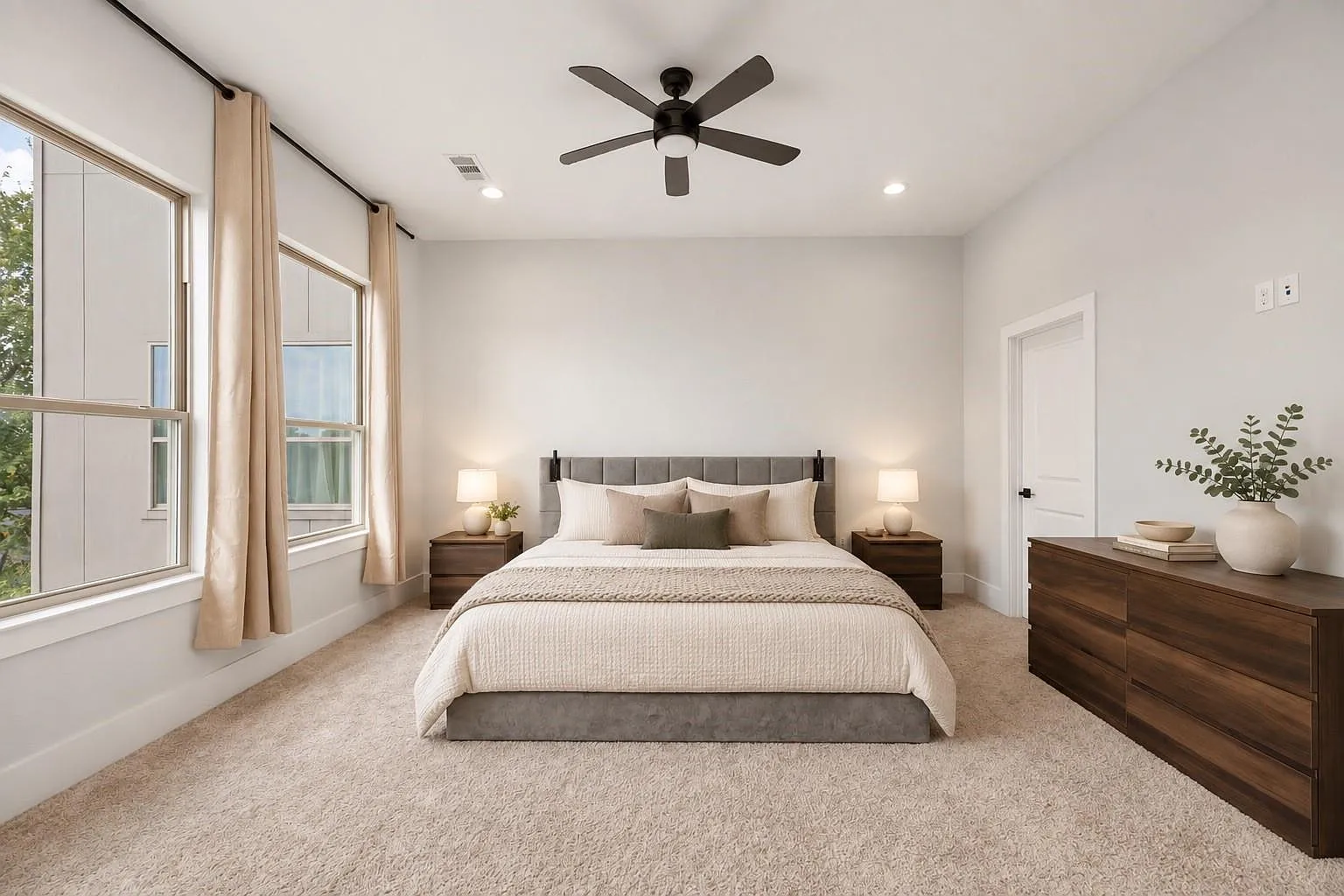 3 bed, 3.5 bath, 1970 sqft, $2,350 — Photo 4