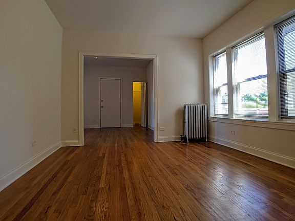 2nd image of 2949 W Fullerton Ave #1W