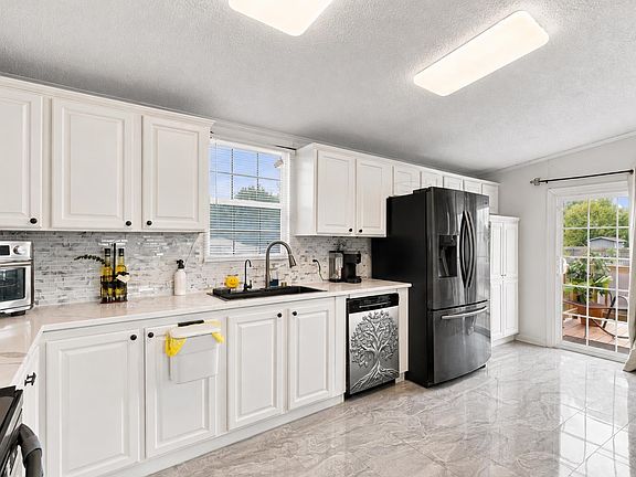 3rd image of 6284 Donahue Dr.