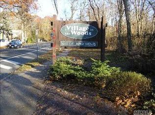 10 Dogwood Ct, Selden, NY 11784