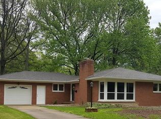 1915 Monticello Pl, Edwardsville, IL 62025