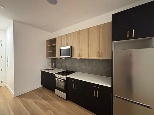 50 Grace St #2RR Photo 1