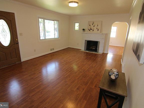 4th image of 3945 Fairview Dr