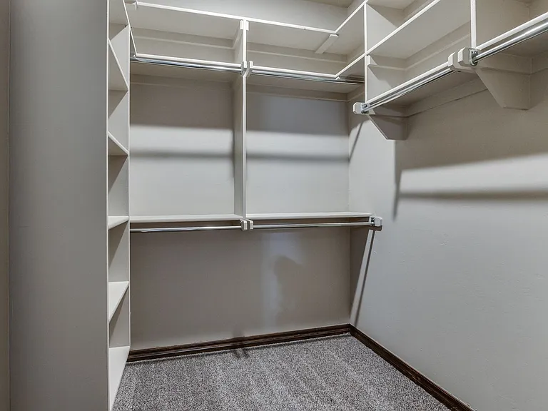 2200 Alta Vista Ln — Photo 32