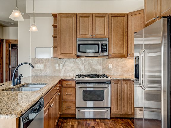 2nd image of 829 Majestic Cir