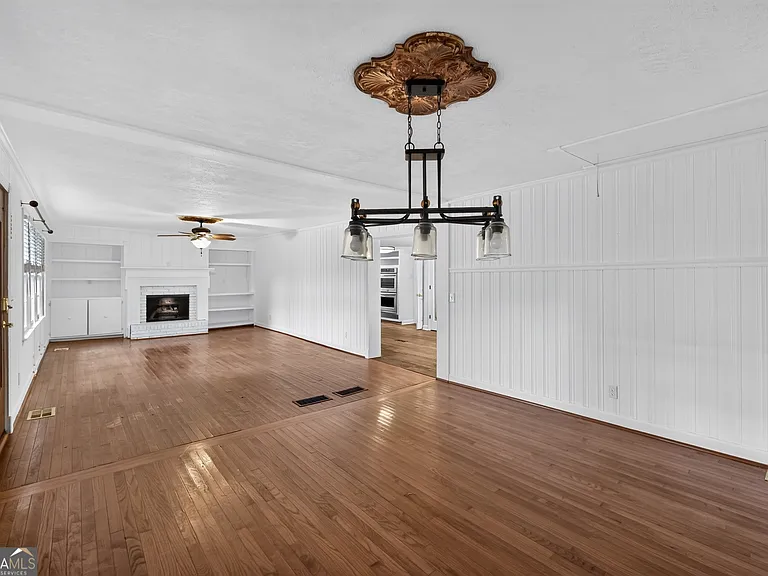 1455 Courtney Ln — Photo 13